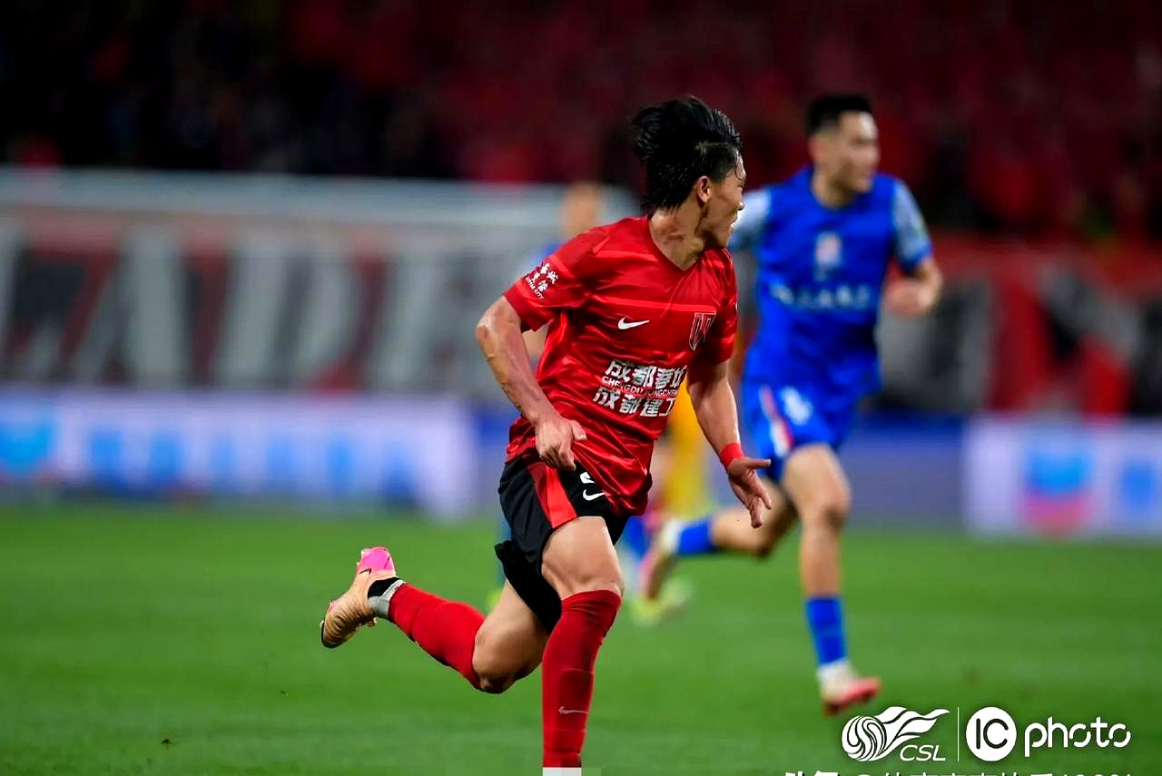 赛前成都蓉城备战荷甲,强势反弹细节曝光,更衣室稳定,细节决定成败(细节决定成败图片) 赛前成都蓉城备战荷甲,强势反弹细节曝光,更衣室稳定,细节决定成败(细节决定成败图片)