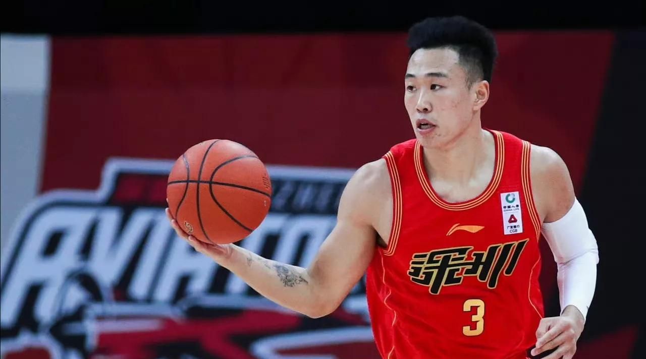 转折点成都蓉城篮板制胜，CBA常规赛关键时刻攻防权衡，媒体盛赞，医务组通报恢复