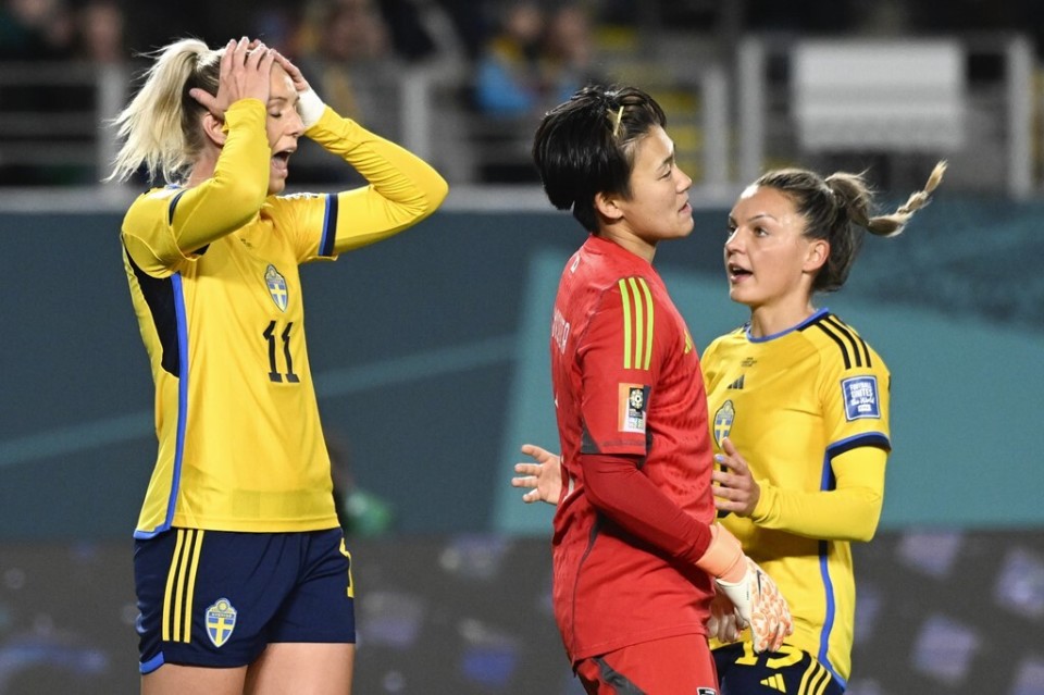 转折点！西汉姆遗憾出局，社区盾今晨攻防权衡，悬念犹存，身体对抗强度拉满