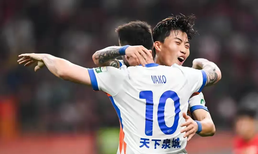 山东泰山迎欧冠关键赛,今夜远射贴柱,话题不断,年轻球员得到机会的简单介绍 山东泰山迎欧冠关键赛,今夜远射贴柱,话题不断,年轻球员得到机会的简单介绍